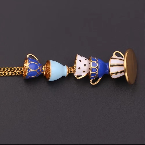 NWOT Teacup necklace - Picture 2 of 6
